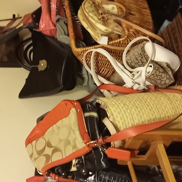 HELP ME CLEAR OUT MY CLOSET AND ROOM AND HOME. EVERYTHING MUST GO. .🥰🙏🤩 - Picture 8 of 8